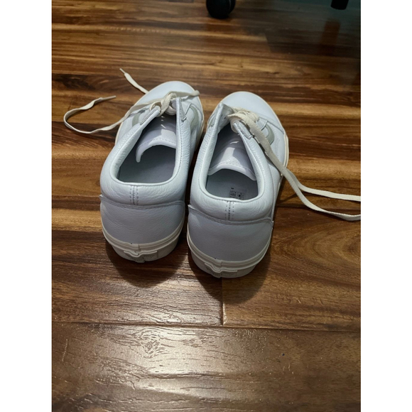 Vans Men’s Old Skool sneakers in vintage white with gray pop. Price is Firm! - Picture 4 of 4